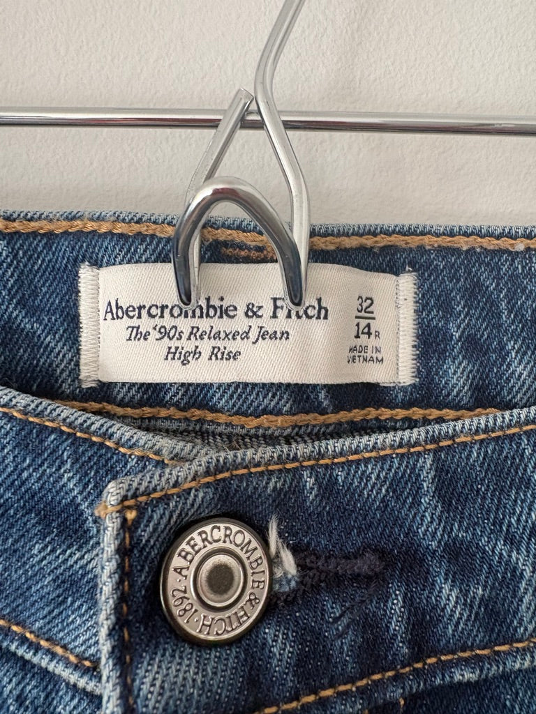 Abercrombie 90's Relaxed Jean High Rise size 32/14 regular