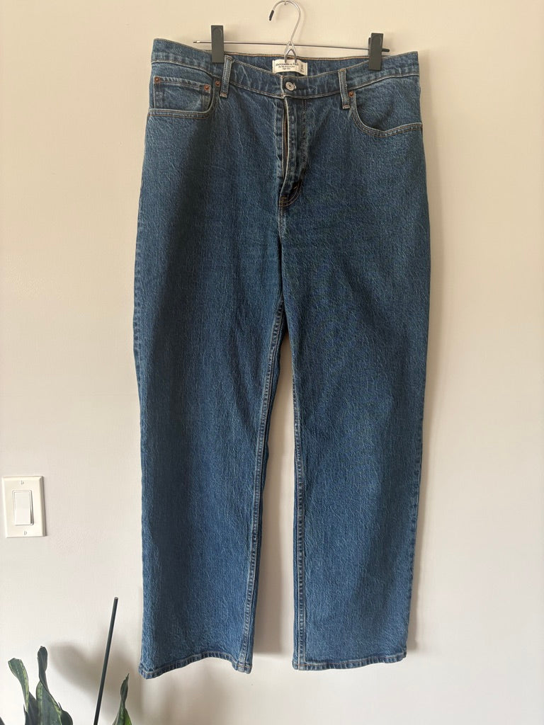 Abercrombie 90's Relaxed Jean High Rise size 32/14 regular