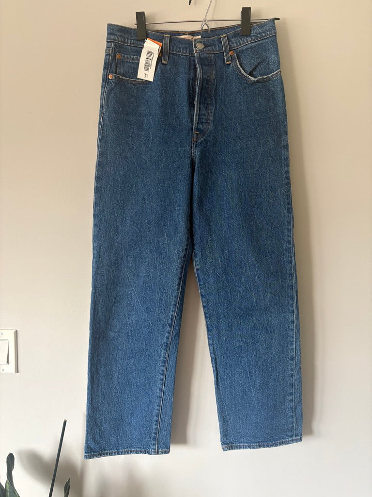 Levi Ribcage Straight Ankle size 29